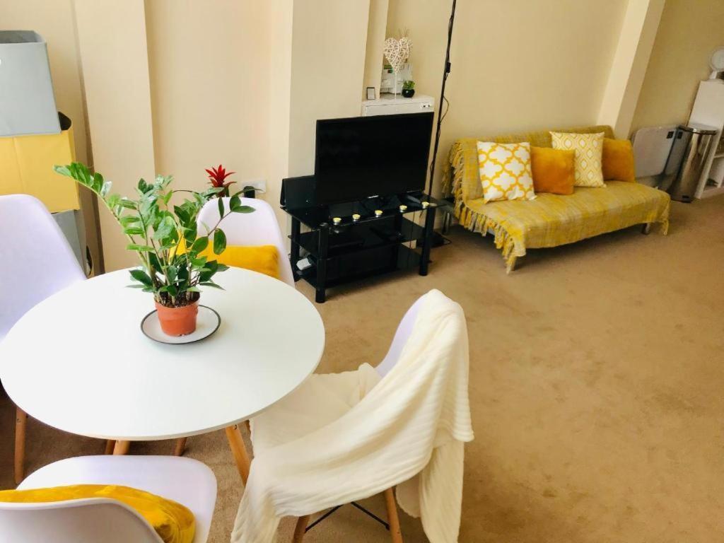 Eastbourne Beach Pier Apartment חדר תמונה